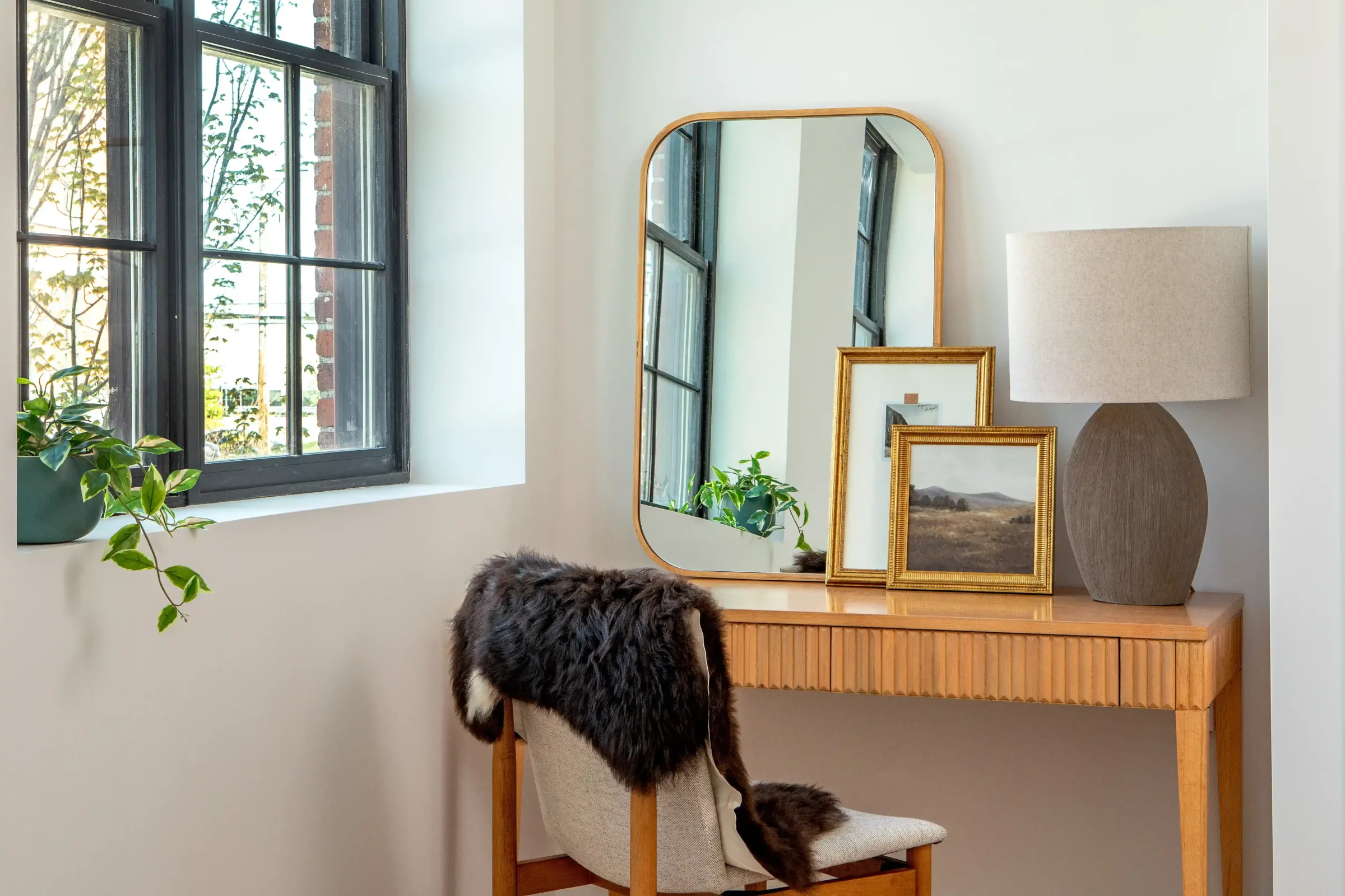 A wood desk and chair in the corner of a room at Weldon Hotel